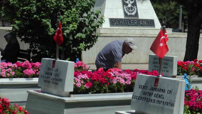 96 yaşında şehit torununa koştu