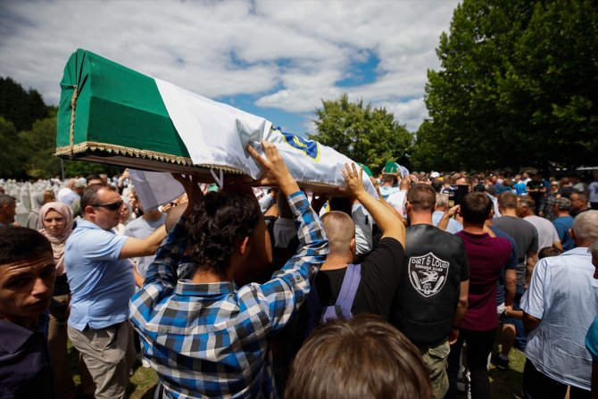 Srebrenitsa soykırımının 50 kurbanı daha toprağa verildi