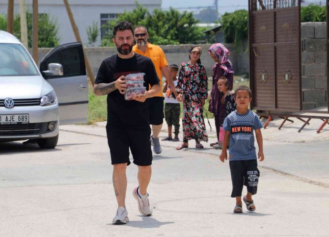 Gönülleri fethetti: 500 koyun kestirdi binlerce aileye et dağıttı