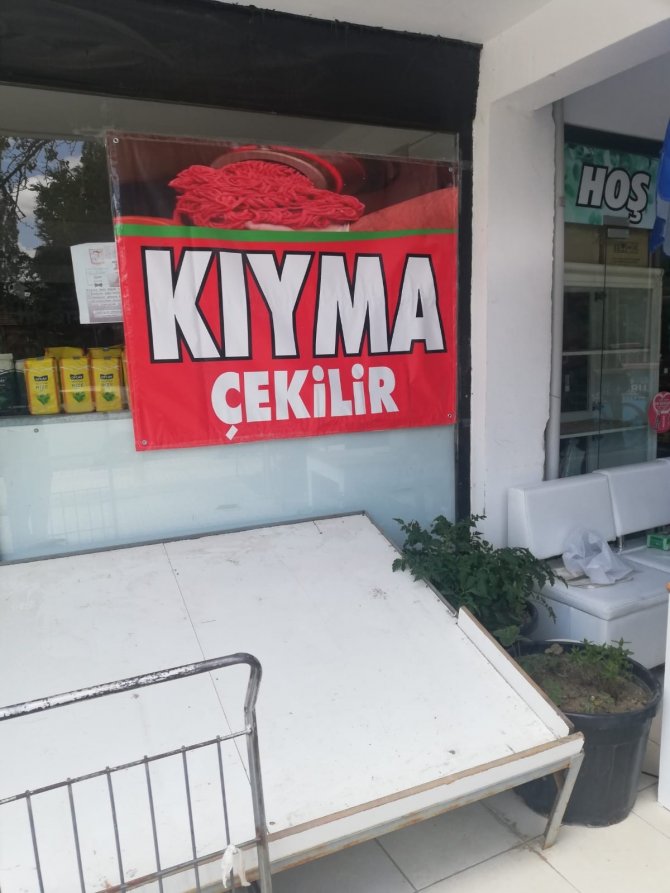 Zabıta ekipleri izinsiz kıyma çekenleri denetledi