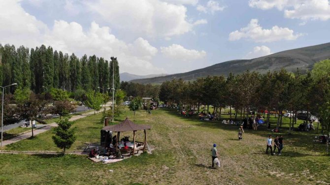 Bayramın son gününde piknik alanları doldu