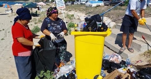 3 günde 150 kamyon çöp toplandı, belediye başkanı tatilcileri uyardı