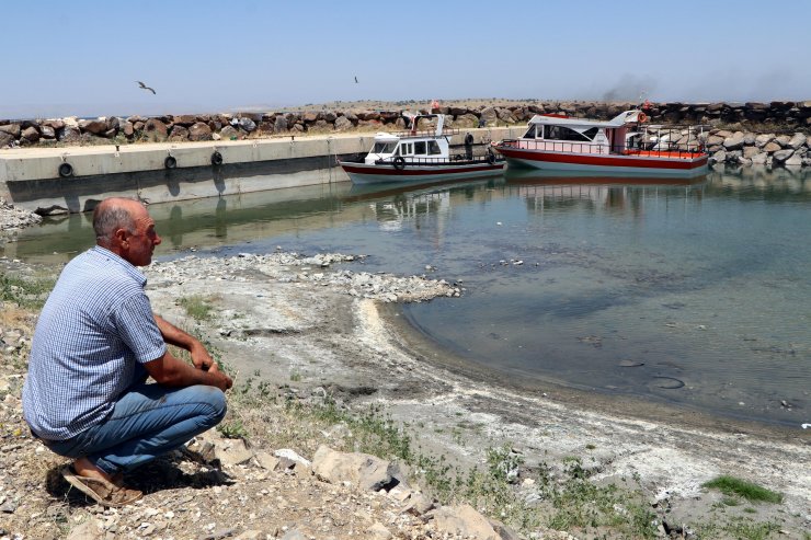 Van Gölü'ndeki çekilme, balıkçı barınaklarını tehdit ediyor