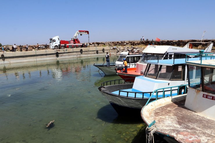 Van Gölü'ndeki çekilme, balıkçı barınaklarını tehdit ediyor