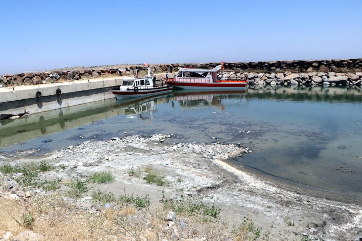 Van Gölü'ndeki çekilme, balıkçı barınaklarını tehdit ediyor