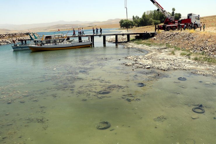 Van Gölü'ndeki çekilme, balıkçı barınaklarını tehdit ediyor