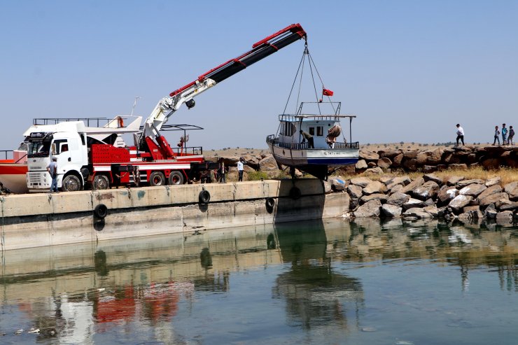 Van Gölü'ndeki çekilme, balıkçı barınaklarını tehdit ediyor