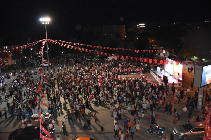 Kırıkkale'de vatandaşlar, 15 Temmuz şehitleri için yürüdü