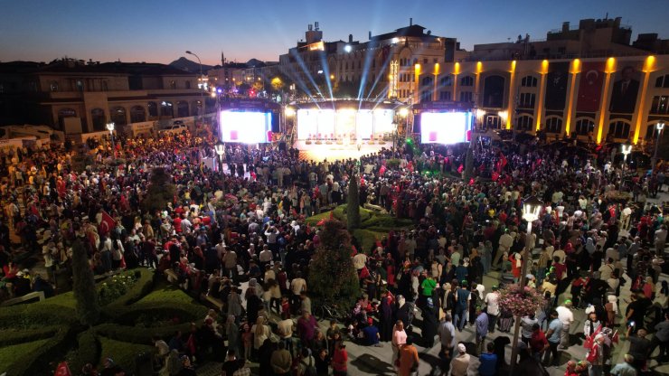 Konya, Mevlana Meydanı'nda 15 Temmuz Şehitlerini andı