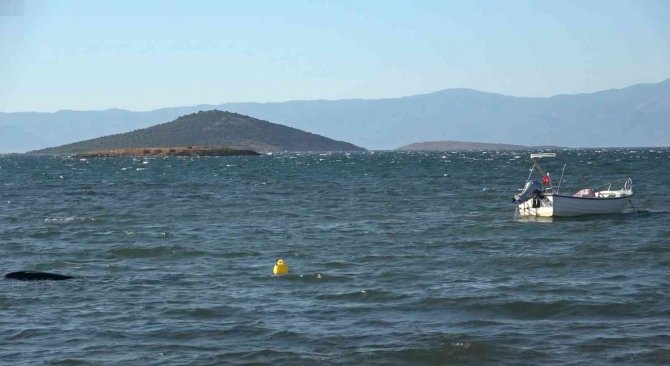 Ayvalık’ta şiddetli rüzgar bazı balıkçı teknelerini batırdı