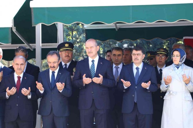 Bakan Soylu, 15 Temmuz Şehitliğindeki anma törenine katıldı