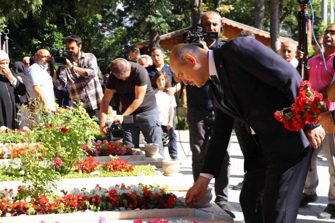 Bakan Soylu, 15 Temmuz Şehitliğindeki anma törenine katıldı