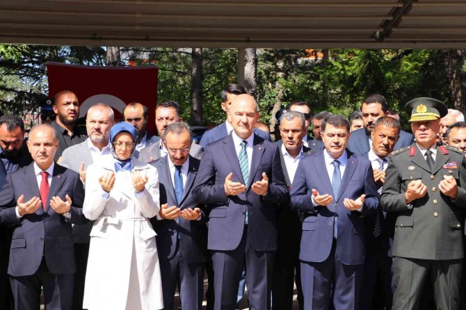 Bakan Soylu, 15 Temmuz Şehitliğindeki anma törenine katıldı