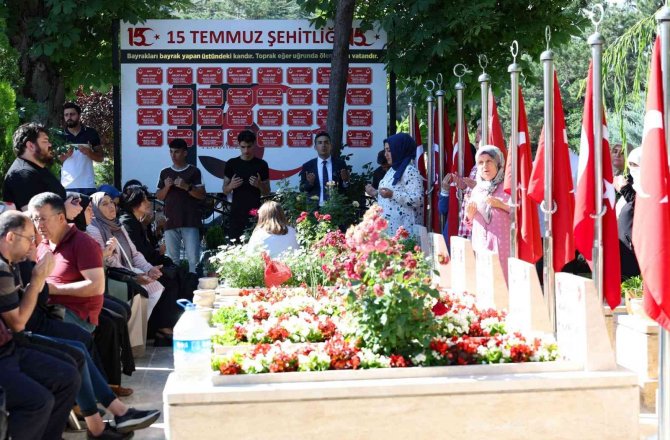 Bakan Soylu, 15 Temmuz Şehitliğindeki anma törenine katıldı