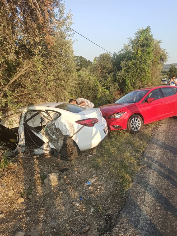 Mersin'de zincirleme trafik kazasında 2 kişi yaralandı