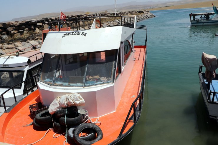 Van Gölü'nde inci kefali için av yasağı sona erdi