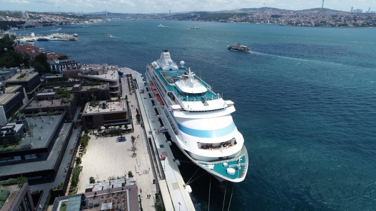 Rusya'dan yola çıkan kruvaziyer İstanbul'da