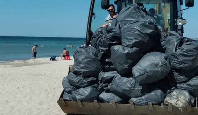 İlçenin nüfusu 1 milyona çıktı, tatilcilerden geriye tonlarca çöp kaldı