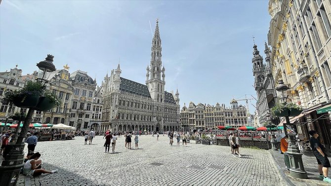 Belçika'da aşırı sıcaklar nedeniyle kırmızı alarm verildi