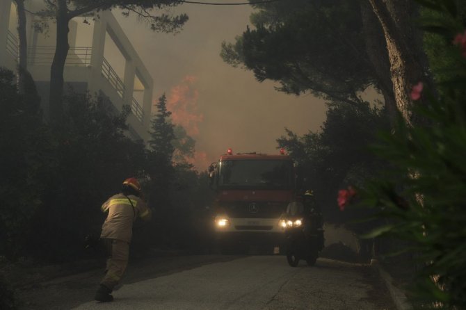 Atina’da orman yangını: Bölge sakinleri tahliye edildi