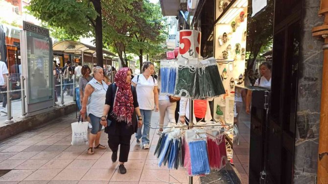 Vakalar tırmanınca maske satışları önemli ölçüde arttı