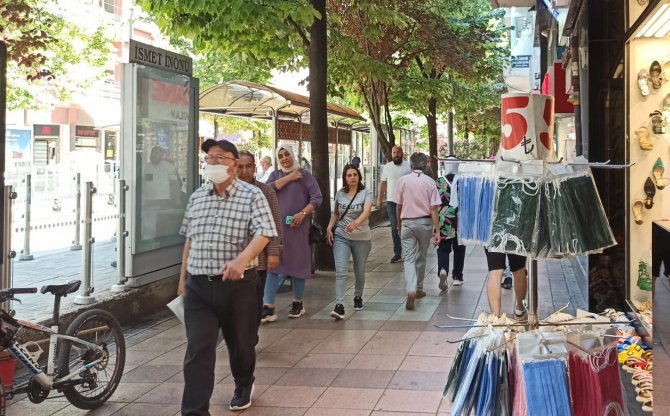 Vakalar tırmanınca maske satışları önemli ölçüde arttı