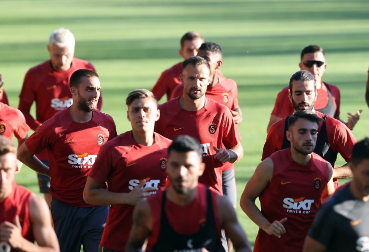 Galatasaray'da yeni transferler Dubois ve Seferovic ilk kez takımla çalıştı