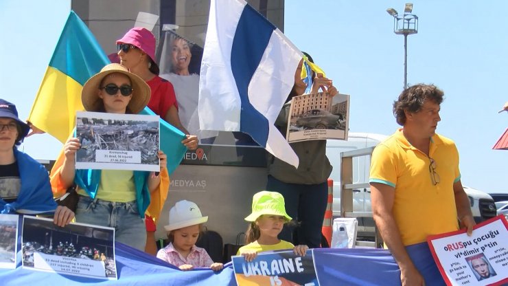 Beyoğlu'nda Ukraynalılardan siren sesleriyle canlandırma