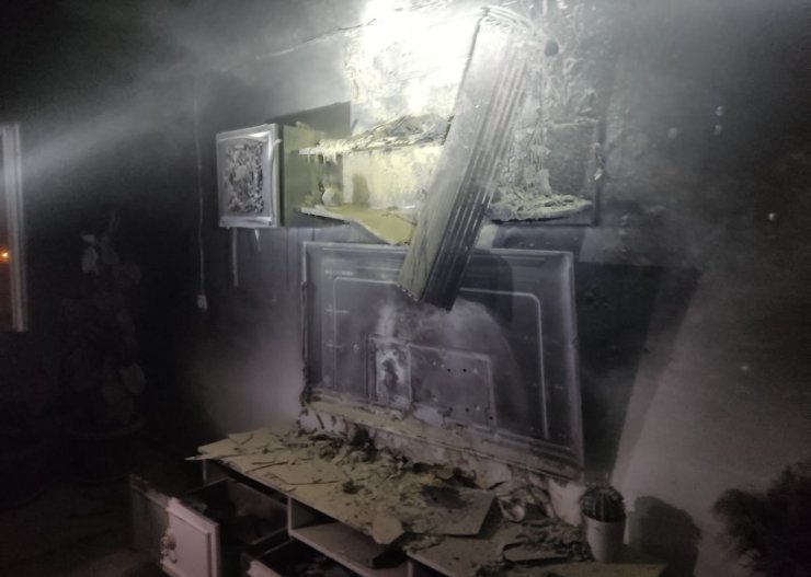Nusaybin'de evde klimadan çıkan yangını itfaiye söndürdü