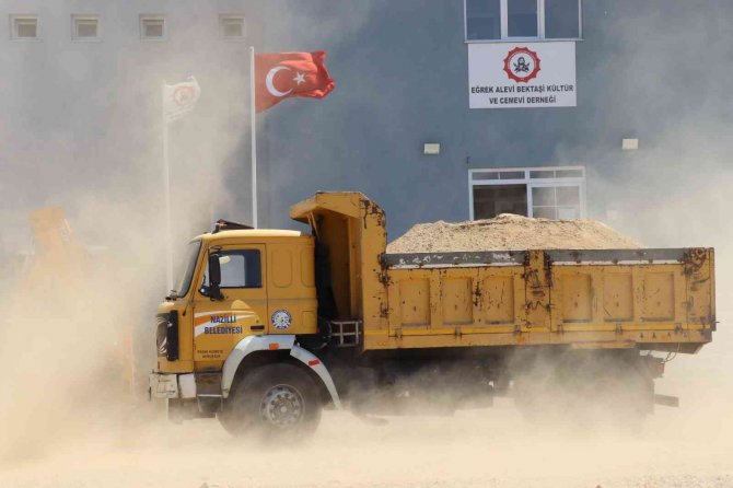 Eğrek Cemevi’nde açılış öncesi çevre düzenlemeleri başladı