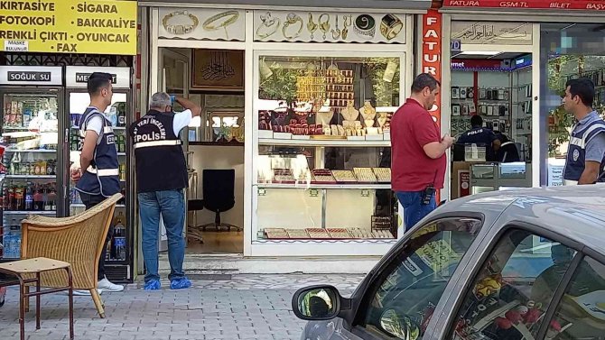 Konya'da hırsızlık! Döviz bozdurma bahanesiyle kuyumcudan 100 bin lira çaldılar