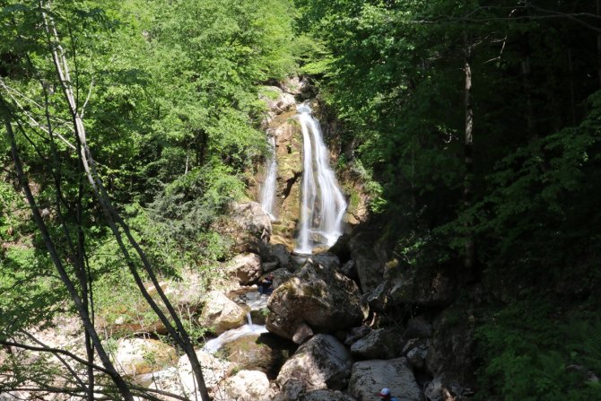 Ağustosu bir anda ocak ayına çeviren şelale: Kızılcasu
