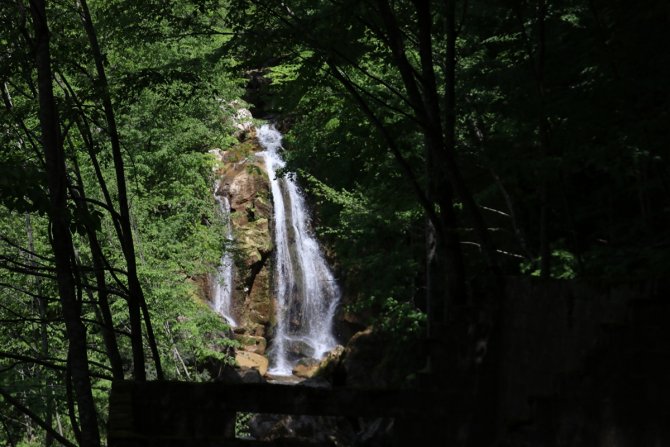 Ağustosu bir anda ocak ayına çeviren şelale: Kızılcasu