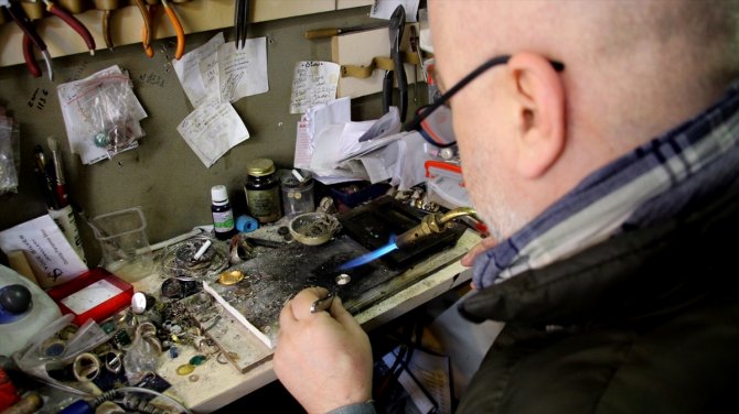 Konyalı kuyumcu çocuk yaşta başladığı zanaatında özgün tasarımcı oldu