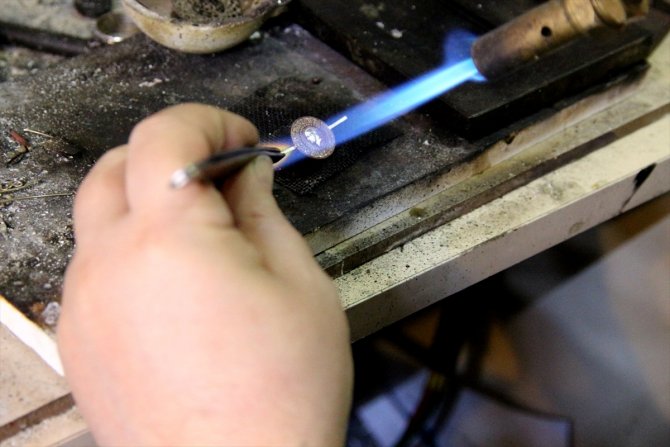 Konyalı kuyumcu çocuk yaşta başladığı zanaatında özgün tasarımcı oldu