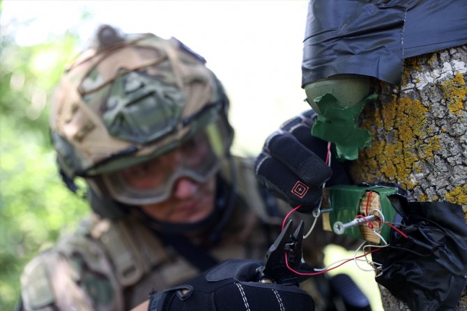 Türk milletinin göğsünü kabartan tim: SAS