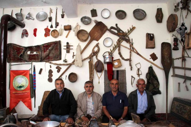 Bu okula girenler zaman yolculuğuna çıkıyor