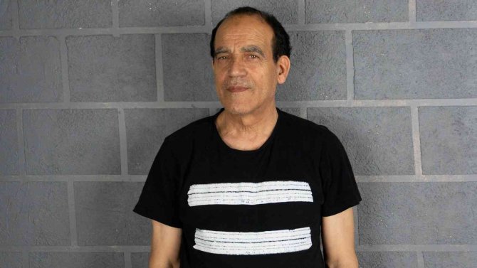 Okuduğu kitaplardan ilham alarak resimler çiziyor