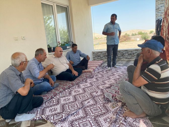 Karaman'da balya yüklü 2 römork yandı