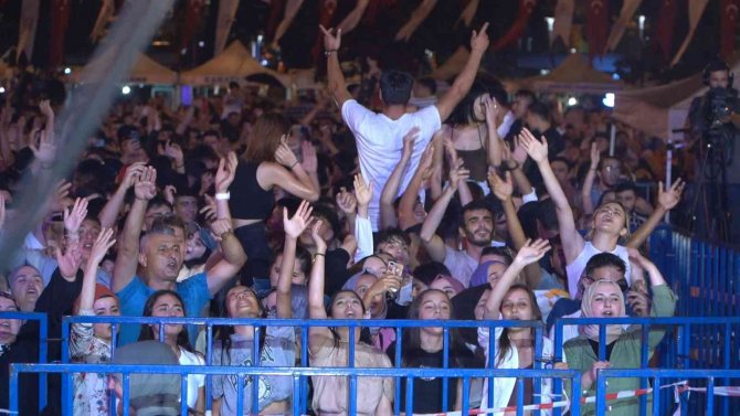 Düzcelileri sağanak bile durduramadı