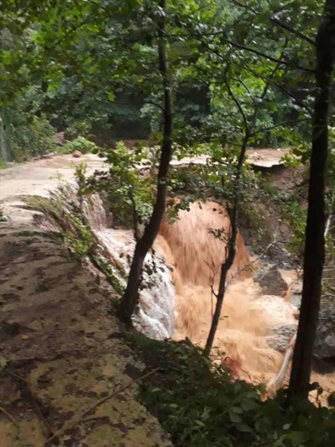 Giresun'da sağanak yağış heyelan ve su taşkınlarına yol açtı