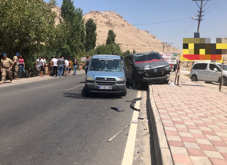 Mardin'de iki araç çarpıştı; 9 yaralı