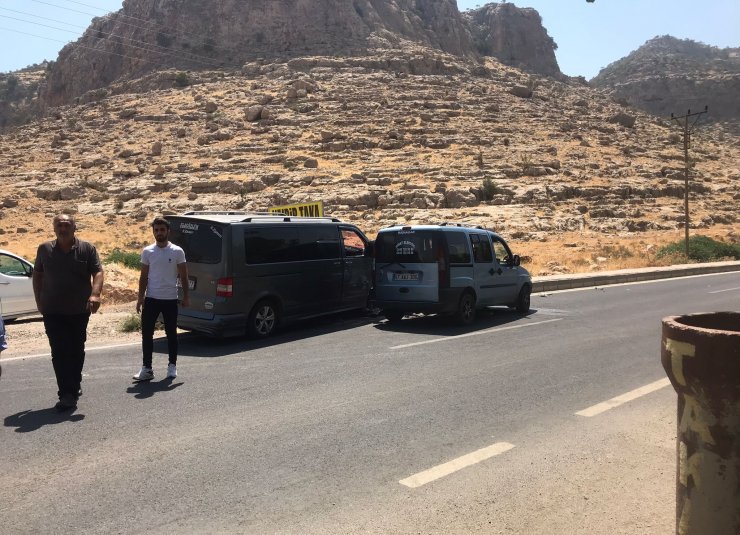 Mardin'de iki araç çarpıştı; 9 yaralı