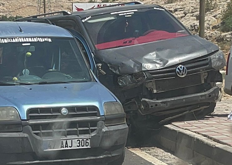 Mardin'de iki araç çarpıştı; 9 yaralı