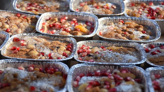 Paylaşma, birlik ve beraberliğin simgesi "Aşure Günü" yarın idrak edilecek