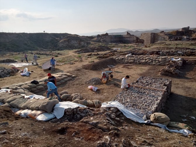 Çalışmalar sonuç verdi, ilk yazıt bulundu