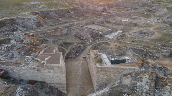 Çalışmalar sonuç verdi, ilk yazıt bulundu