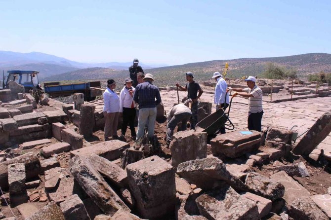 Günümüze ulaşan tek Hestia heykeli, gün sayıyor