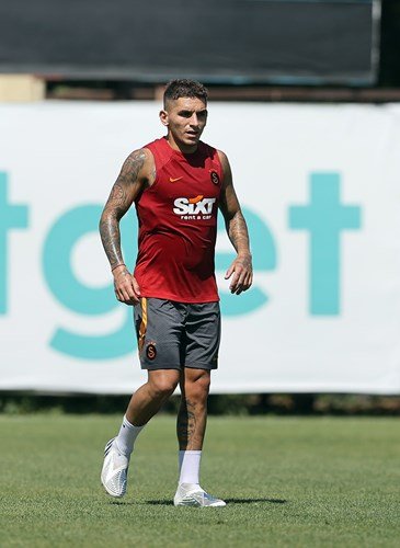 Galatasaray'da Torreira ve Mertens ilk idmanlarına çıktılar