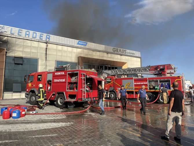 Konya'da boya fabrikasında çıkan yangın söndürüldü